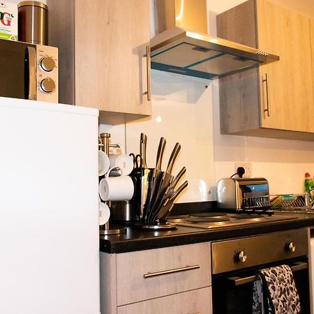 Livestay-Modern Apartment Minutes Away From Heathrow Slough Dış mekan fotoğraf