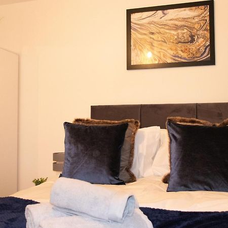 Livestay-Modern Apartment Minutes Away From Heathrow Slough Dış mekan fotoğraf