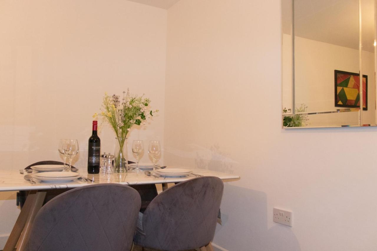 Livestay-Modern Apartment Minutes Away From Heathrow Slough Dış mekan fotoğraf