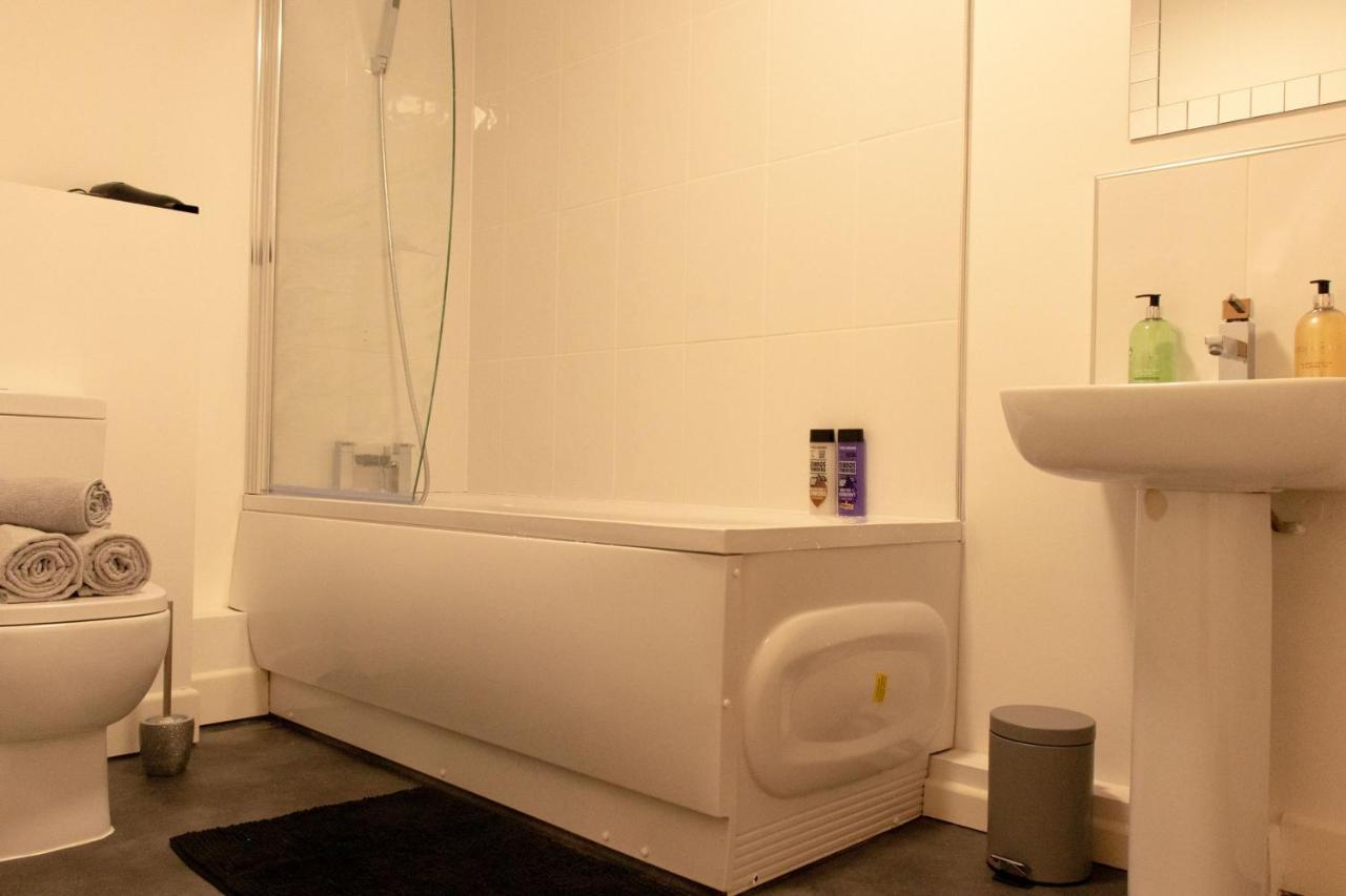 Livestay-Modern Apartment Minutes Away From Heathrow Slough Dış mekan fotoğraf