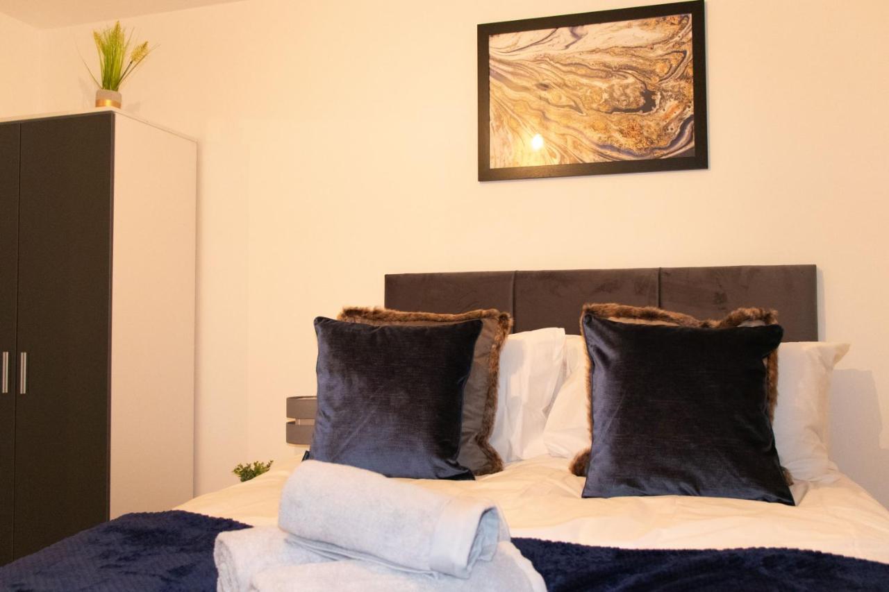 Livestay-Modern Apartment Minutes Away From Heathrow Slough Dış mekan fotoğraf